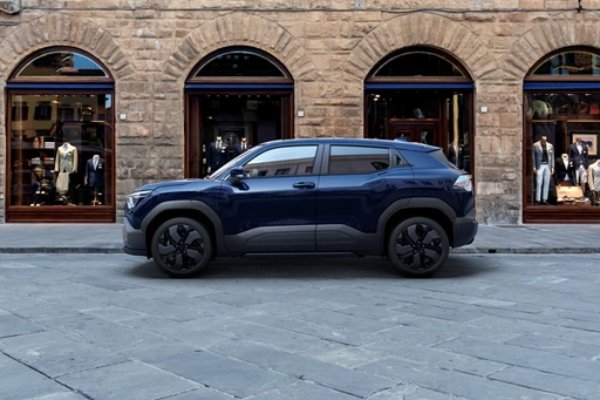 suzuki e vitara in blue on road